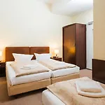 Upper Kurfuerstendamm Hotel 3*